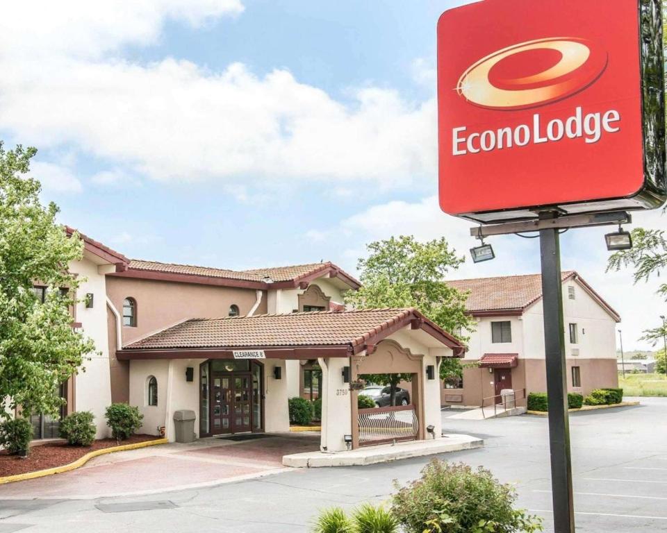 Econo Lodge Kalamazoo Main image 1